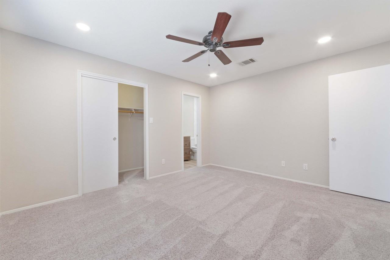 1901 Hollow Tree Blvd - Photo 2 of 44