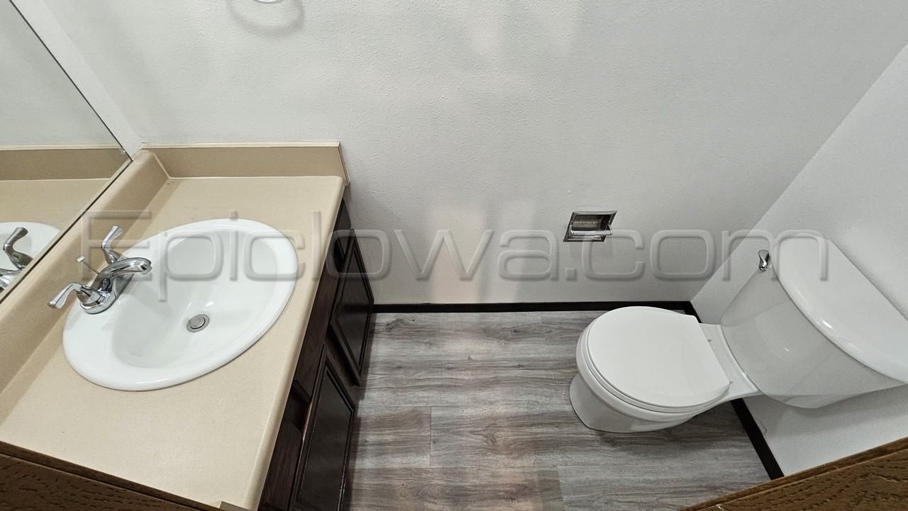 1360 Daleview Dr #4 - Photo 3 of 21