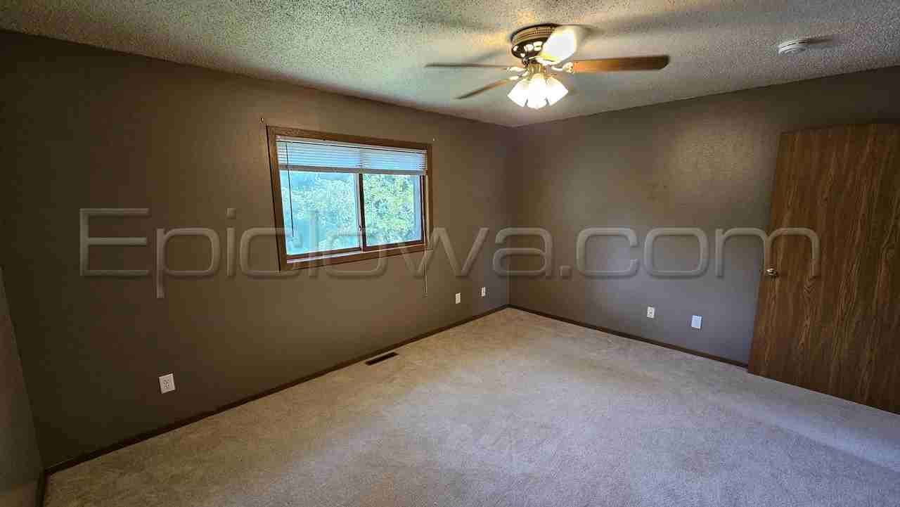 1360 Daleview Dr #4 - Photo 2 of 21