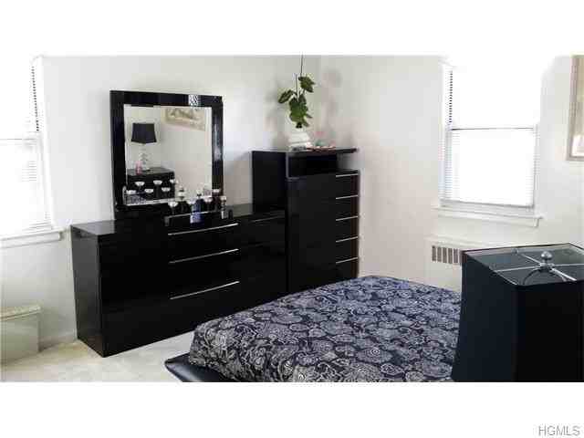 175 Bryant Ave - Photo 2 of 4