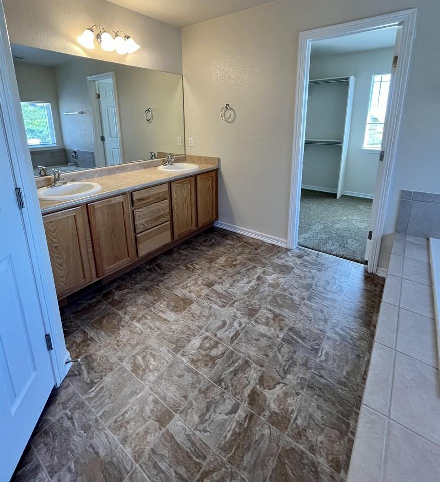 7595 Fargo Dr - Photo 6 of 21