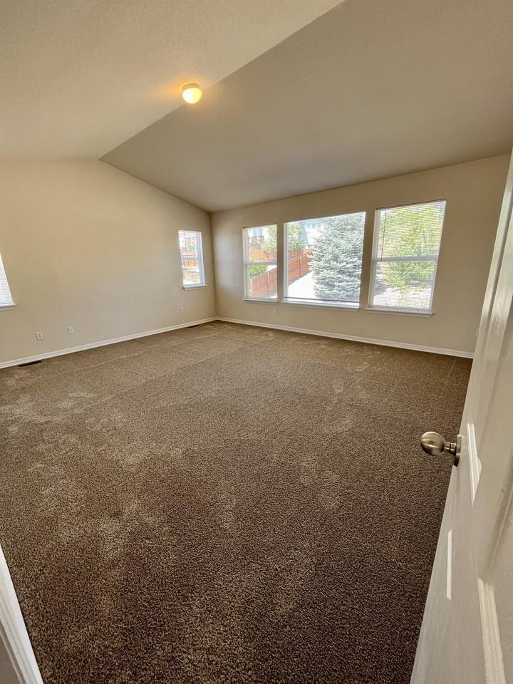 7595 Fargo Dr - Photo 3 of 21