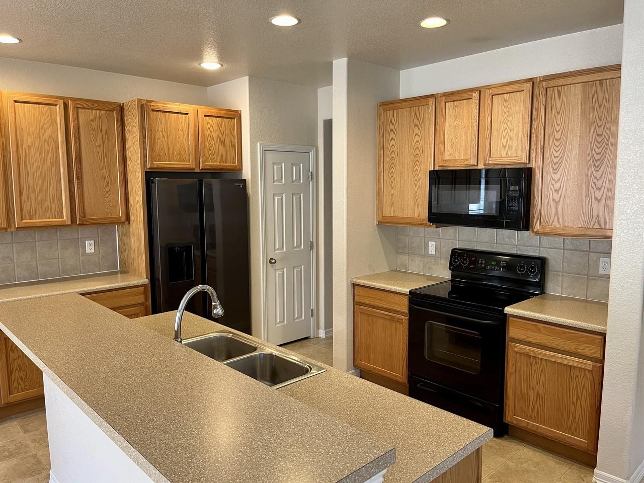 7595 Fargo Dr - Photo 2 of 21