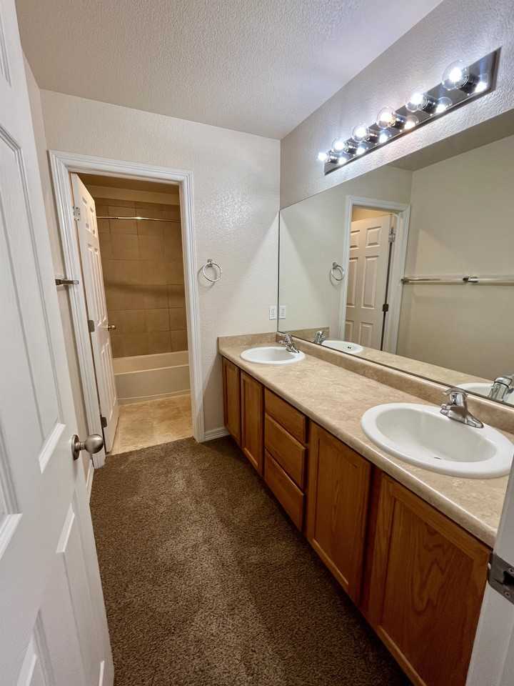 7595 Fargo Dr - Photo 5 of 21