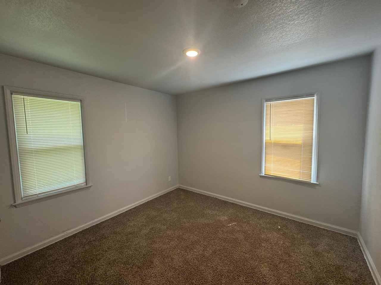 9430 Philip St - Photo 6 of 8