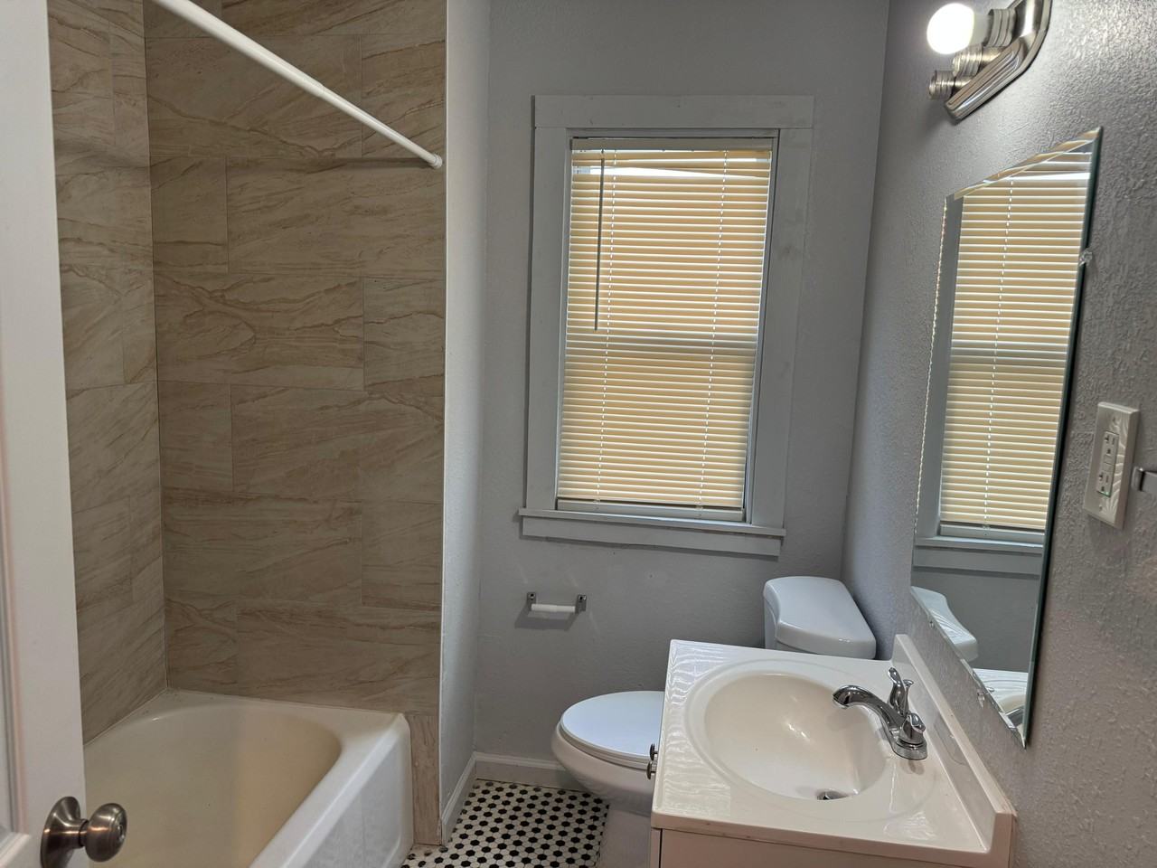 9430 Philip St - Photo 4 of 8