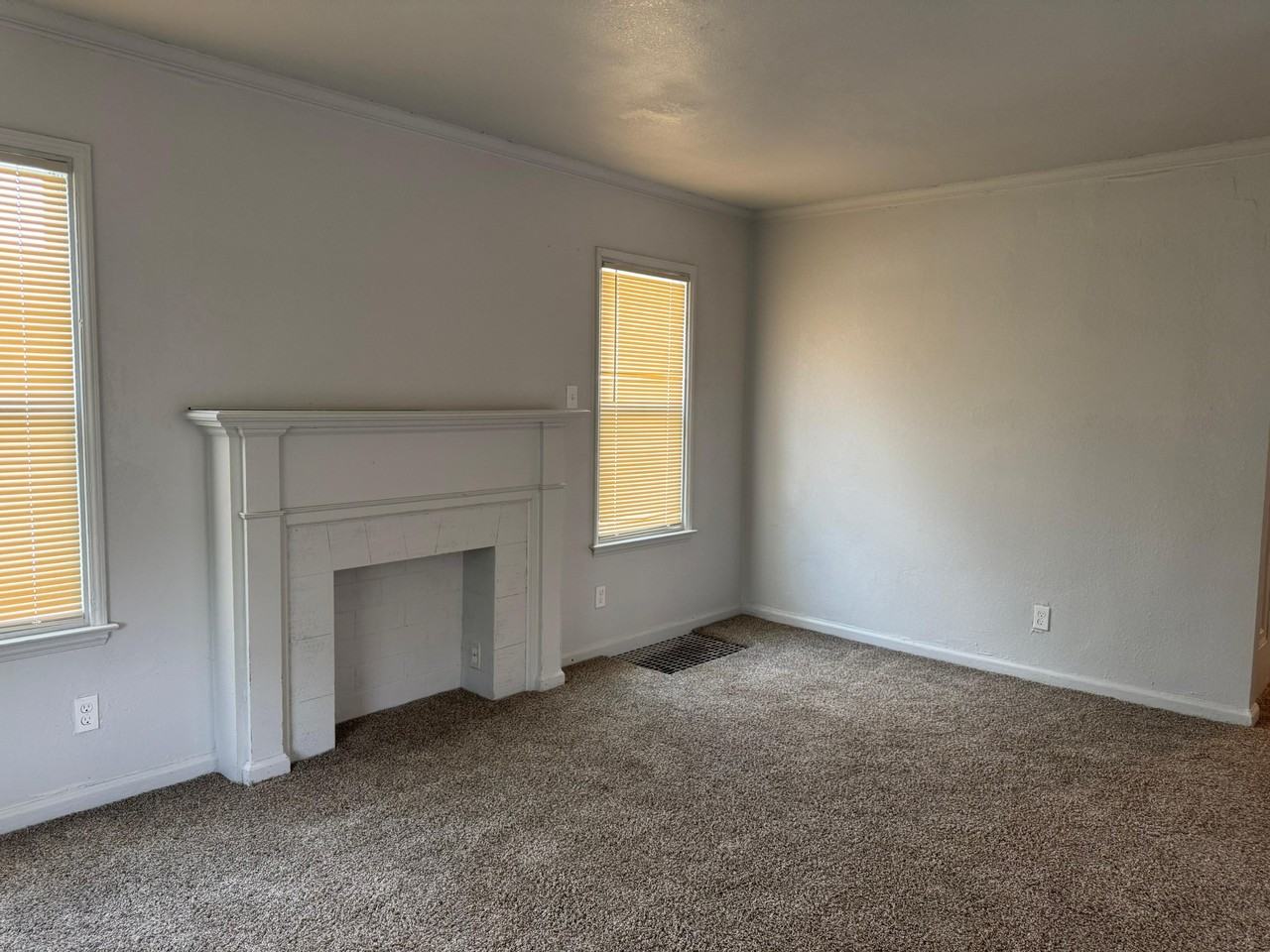 9430 Philip St - Photo 7 of 8