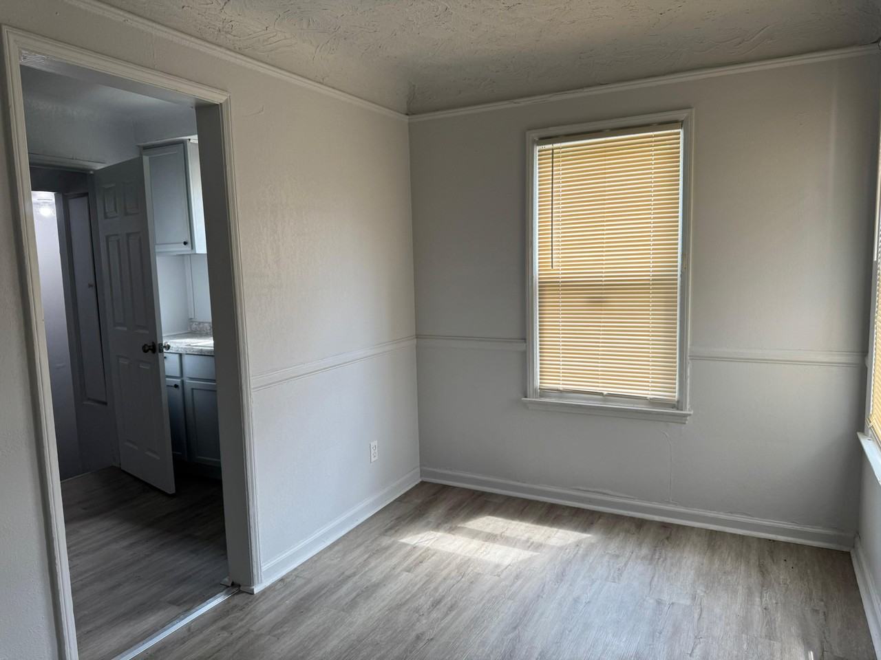 9430 Philip St - Photo 3 of 8