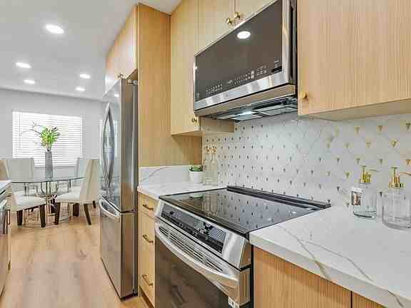 824 Gilchrist Dr #4 - Photo 3 of 23