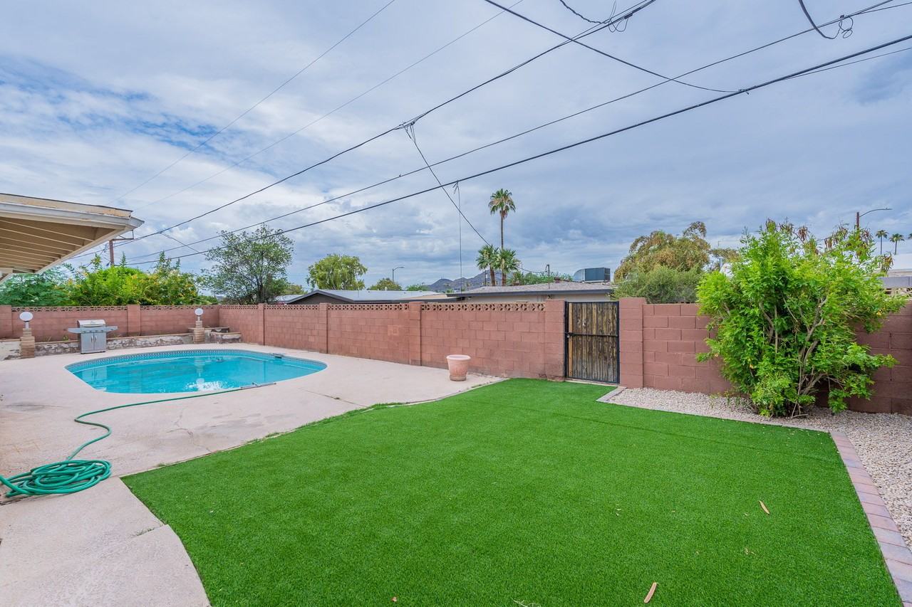 1320 East Orchid Lane - Photo 4 of 45