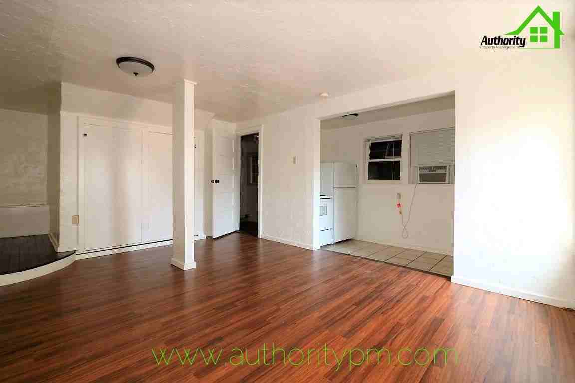 1135 Magnolia Ave - Photo 2 of 15