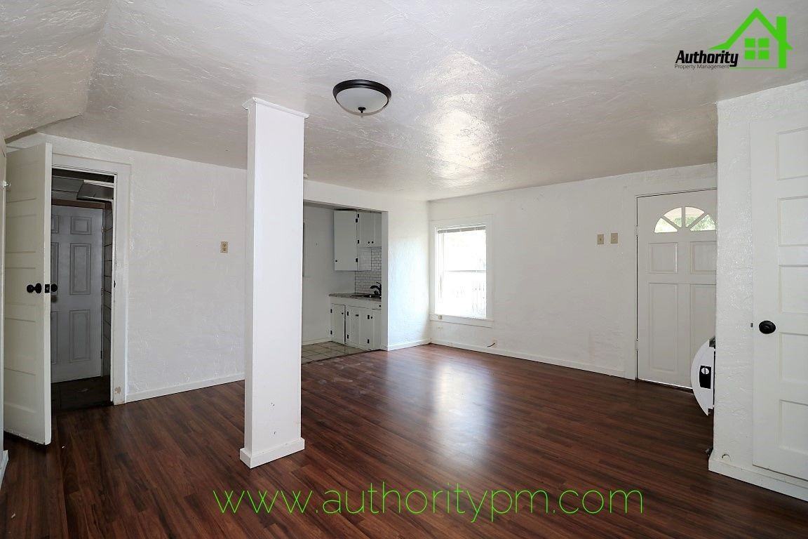 1135 Magnolia Ave - Photo 3 of 15