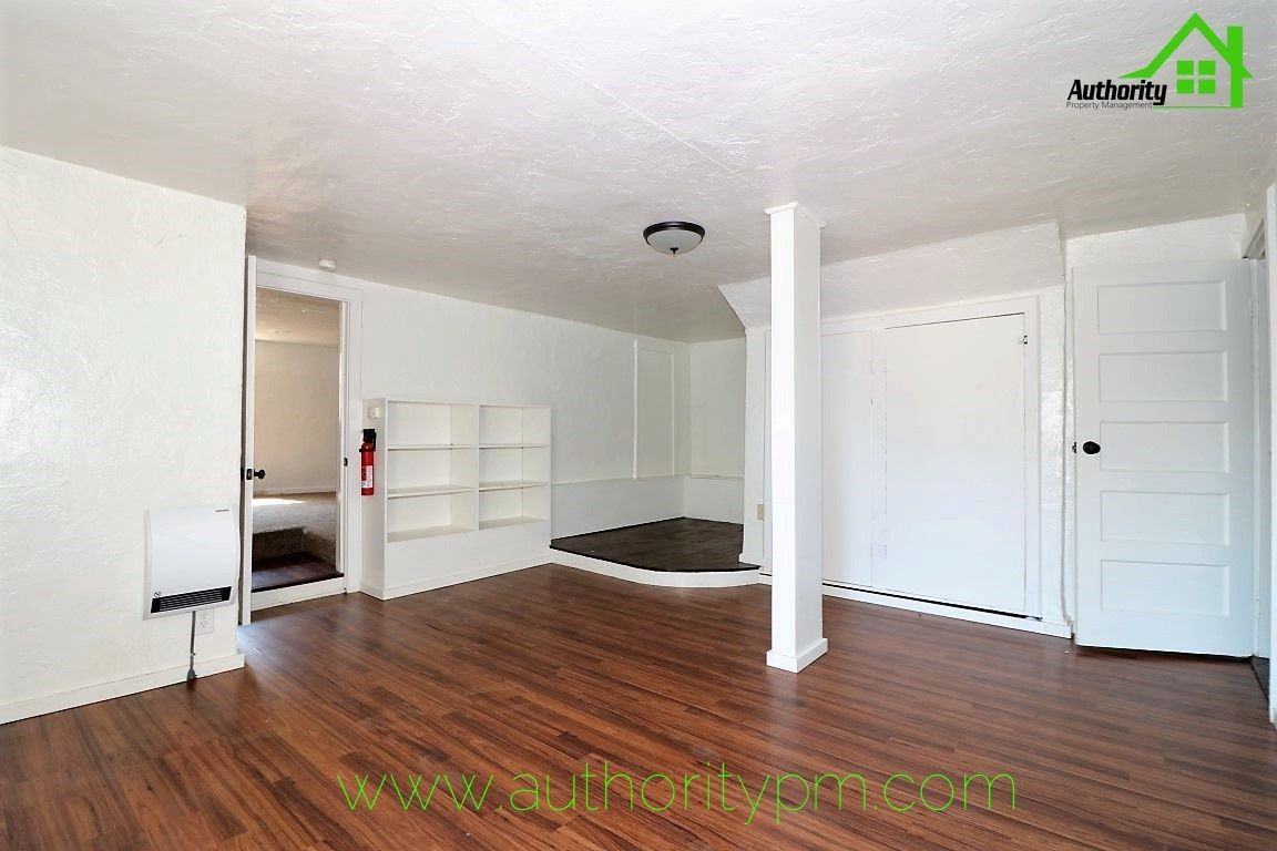 1135 Magnolia Ave - Photo 5 of 15