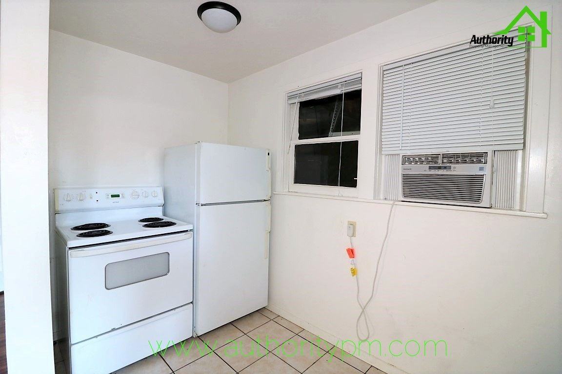 1135 Magnolia Ave - Photo 6 of 15