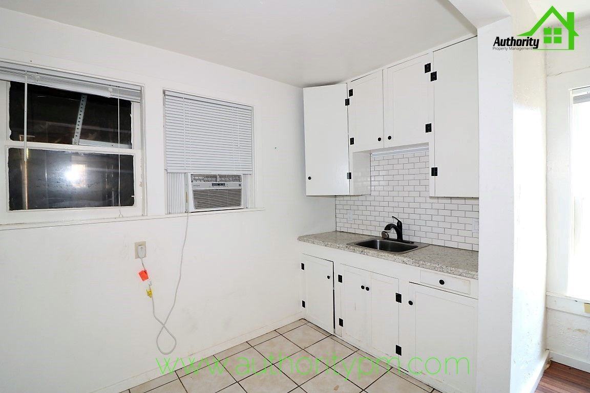 1135 Magnolia Ave - Photo 7 of 15