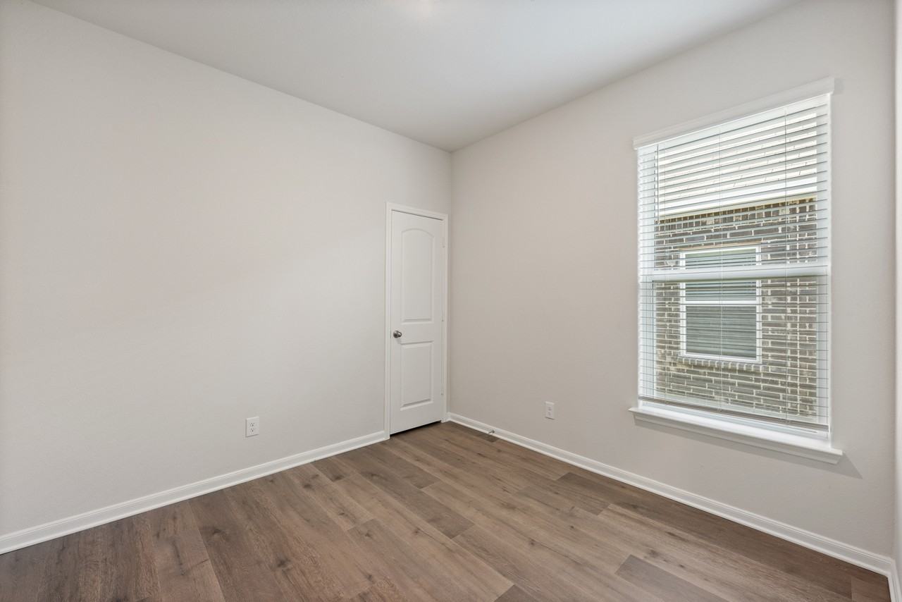 109 Magnolia Boulevard - Photo 3 of 16