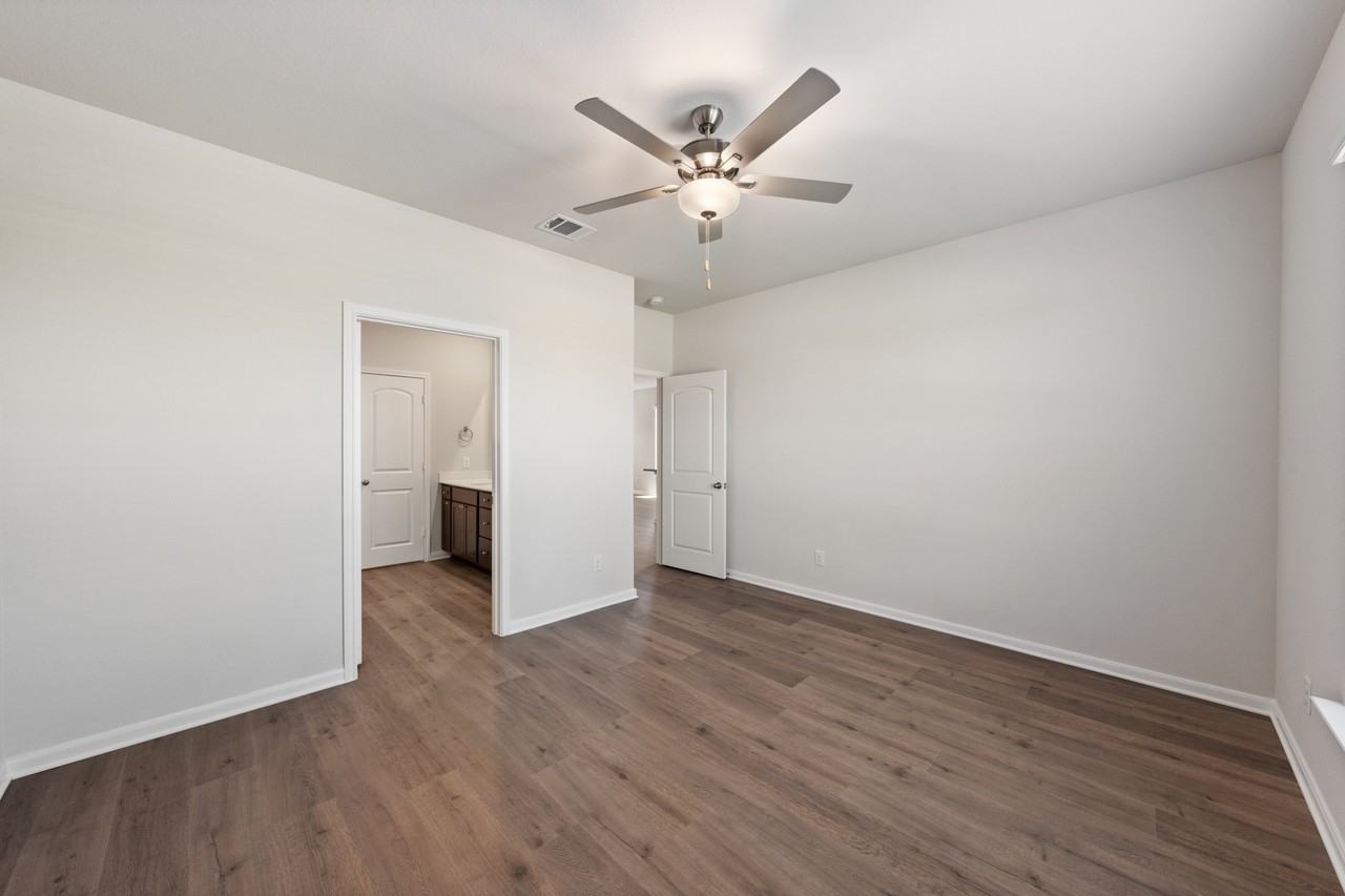 109 Magnolia Boulevard - Photo 2 of 16