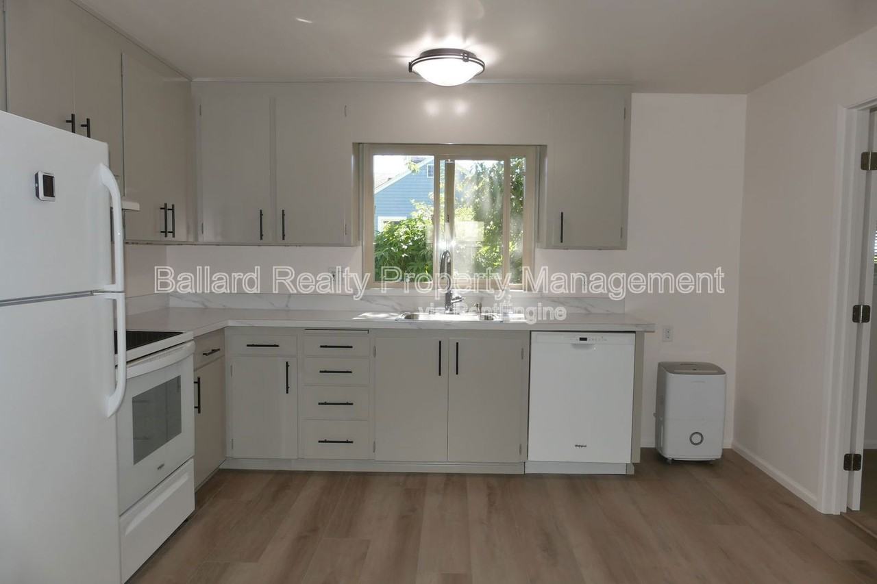 8411 Linden Ave N #4 - Photo 5 of 16