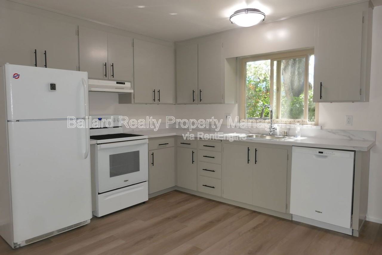 8411 Linden Ave N #4 - Photo 6 of 16