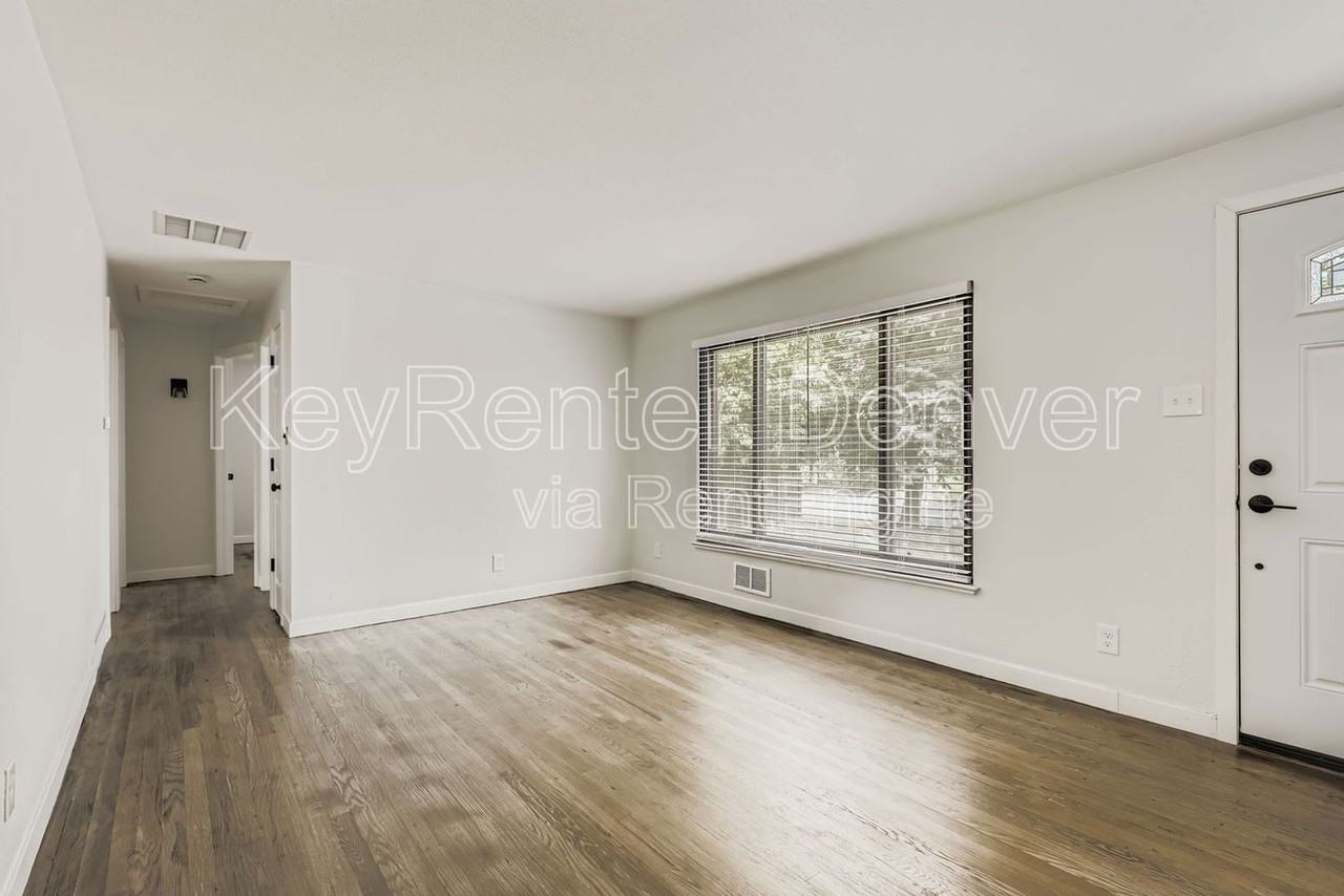 2533 Blackhawk St - Photo 5 of 29