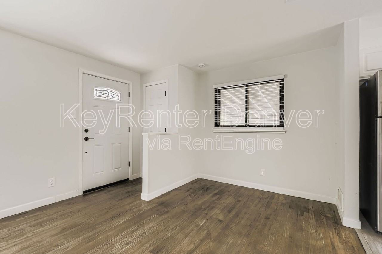 2533 Blackhawk St - Photo 7 of 29