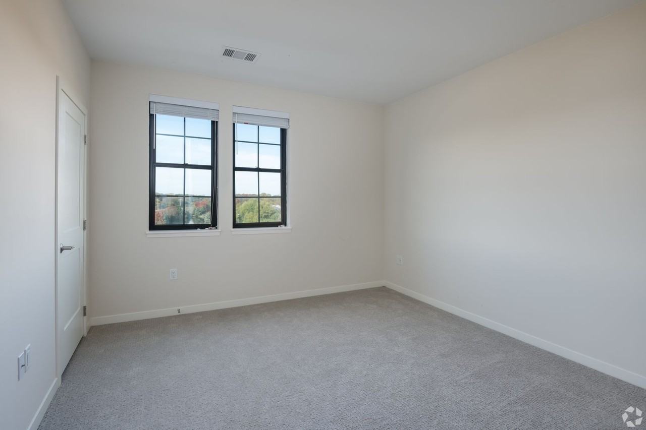 Lakeshore Ridge Apartrments - Photo 4 of 39