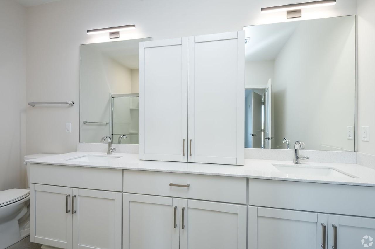 Lakeshore Ridge Apartrments - Photo 5 of 39