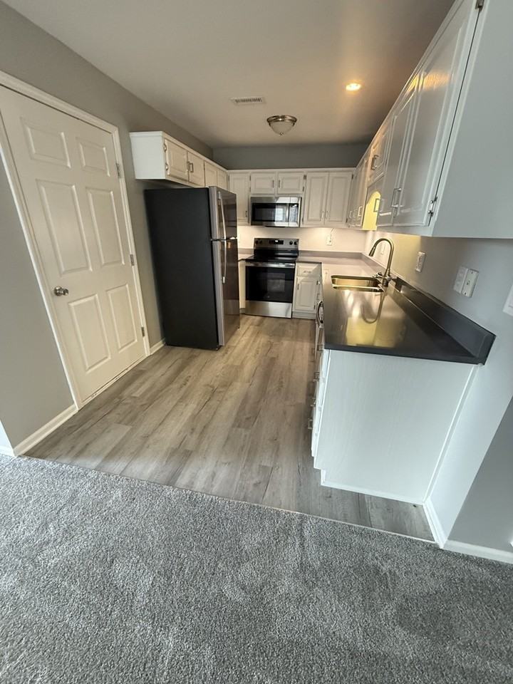 731 Meadow Ln #B - Photo 2 of 8