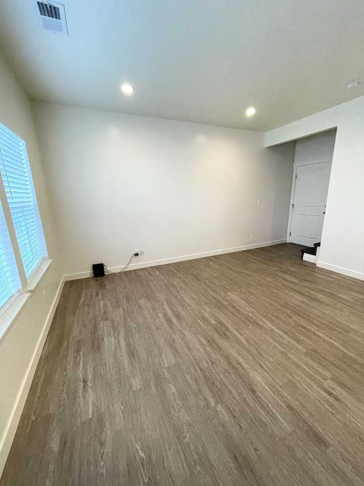 750 S Depot St #11 - Photo 4 of 24