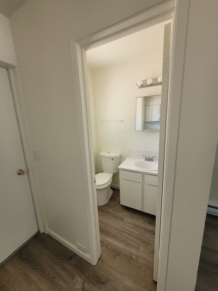 409 N 1st St #2 - Photo 2 of 7