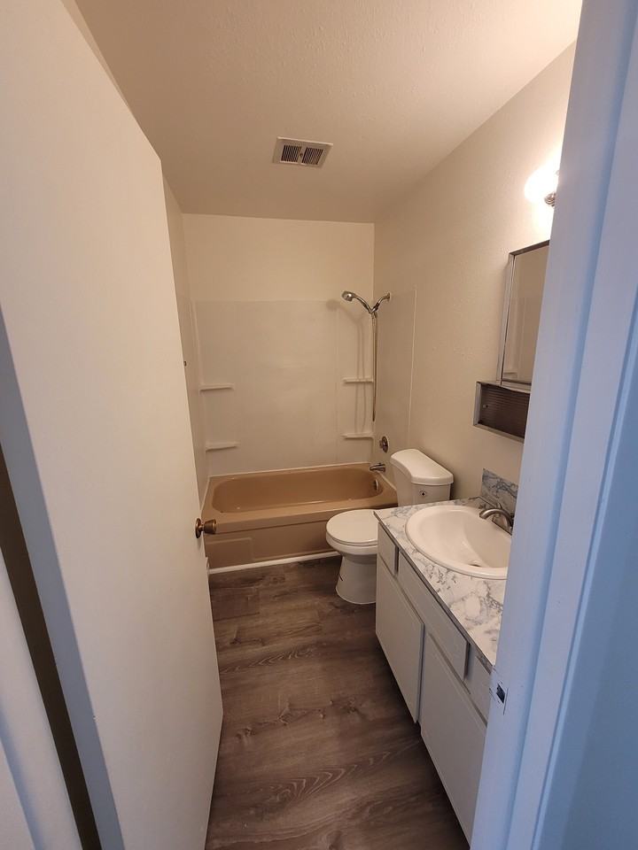 409 N 1st St #2 - Photo 5 of 7