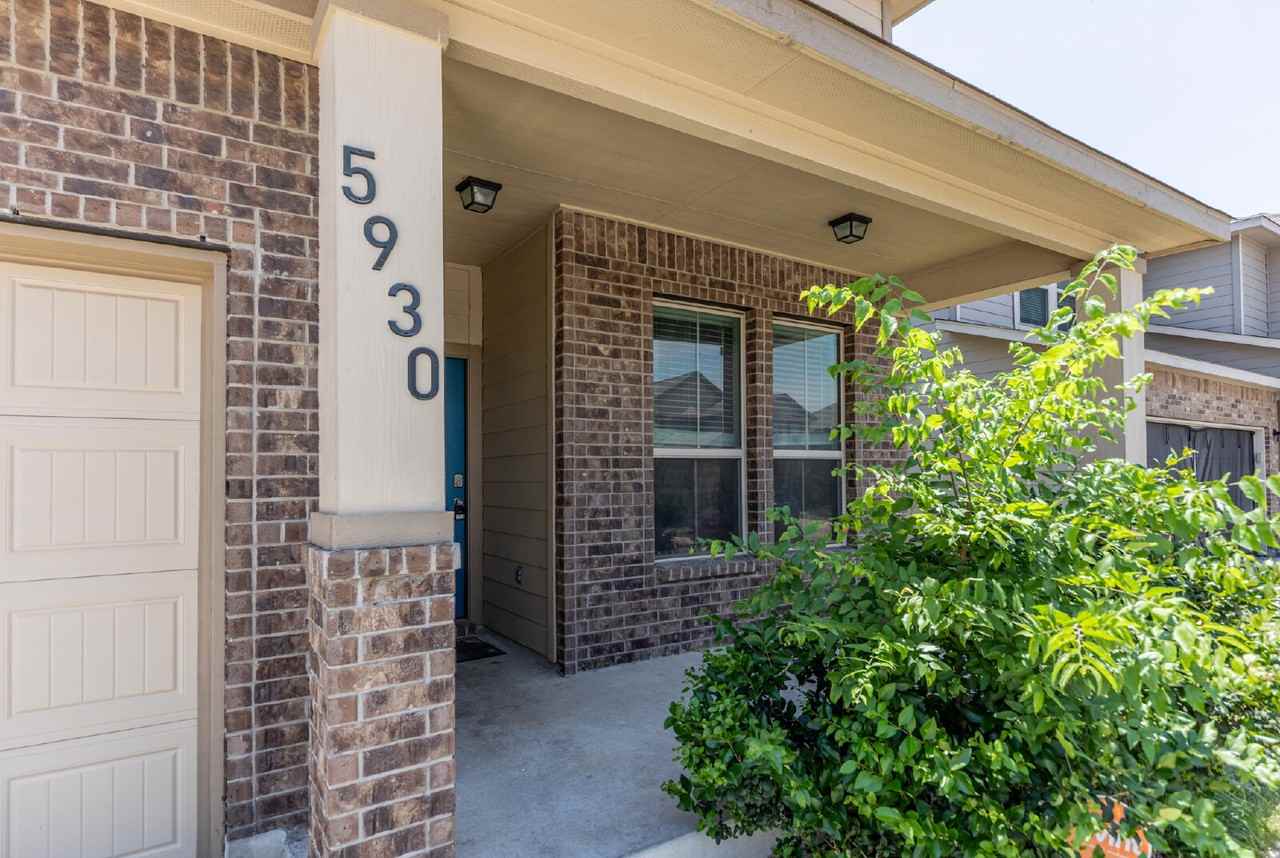 5930 Ivans Farm - Photo 3 of 38