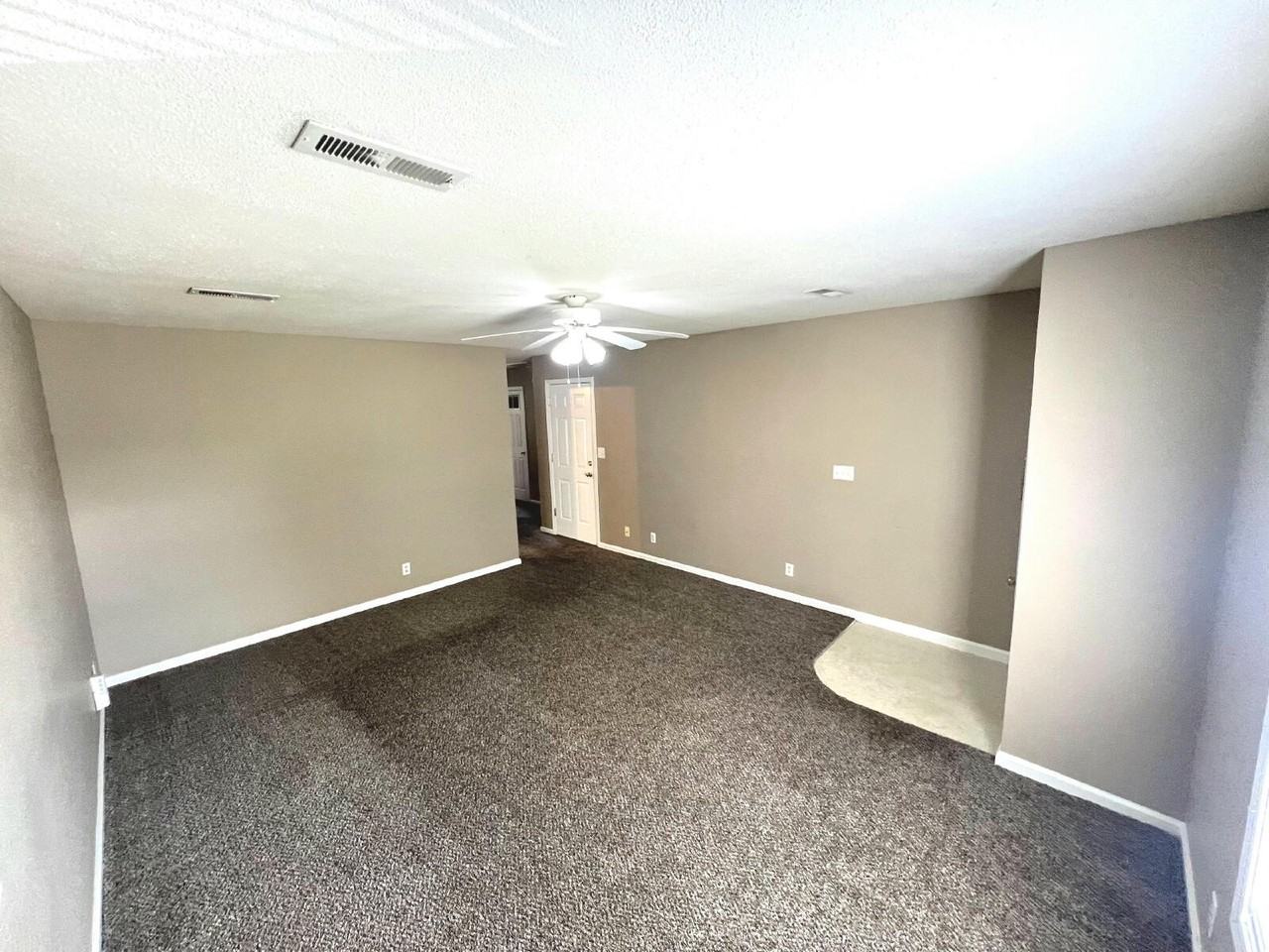 260 Executive Ave Apt A - Photo 2 of 8