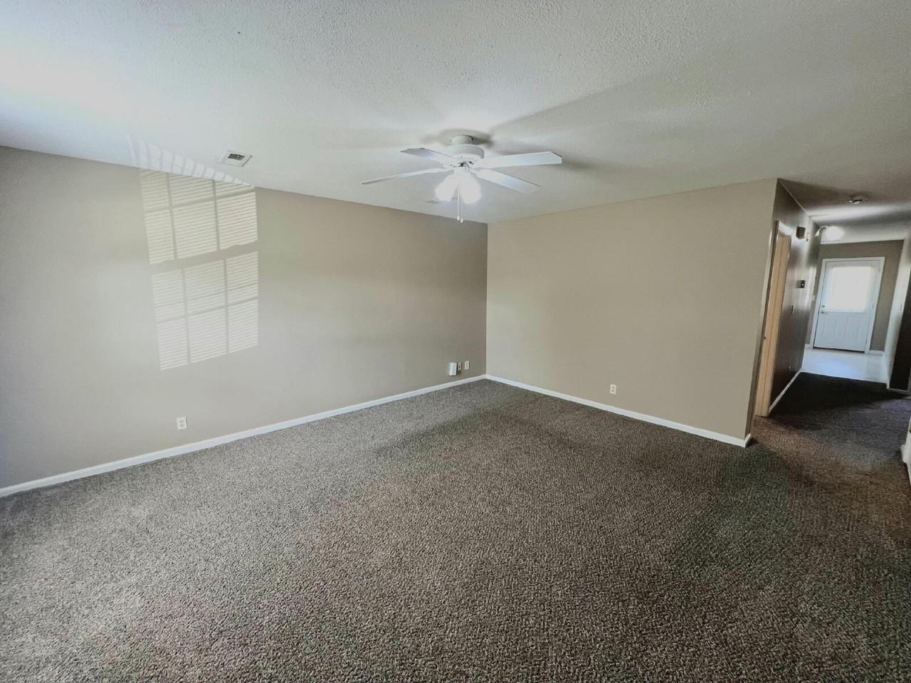 260 Executive Ave Apt A - Photo 3 of 8