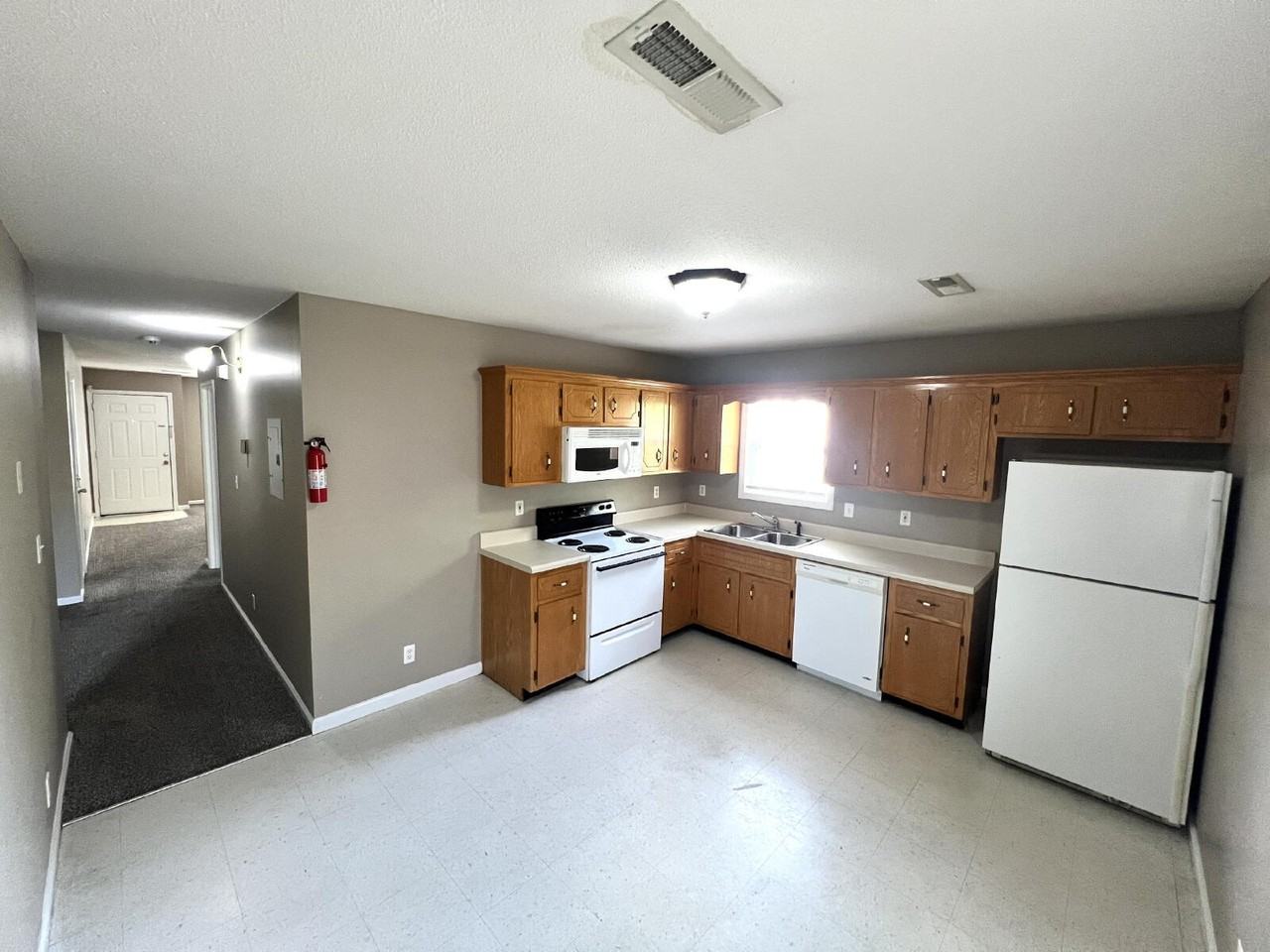 260 Executive Ave Apt A - Photo 4 of 8