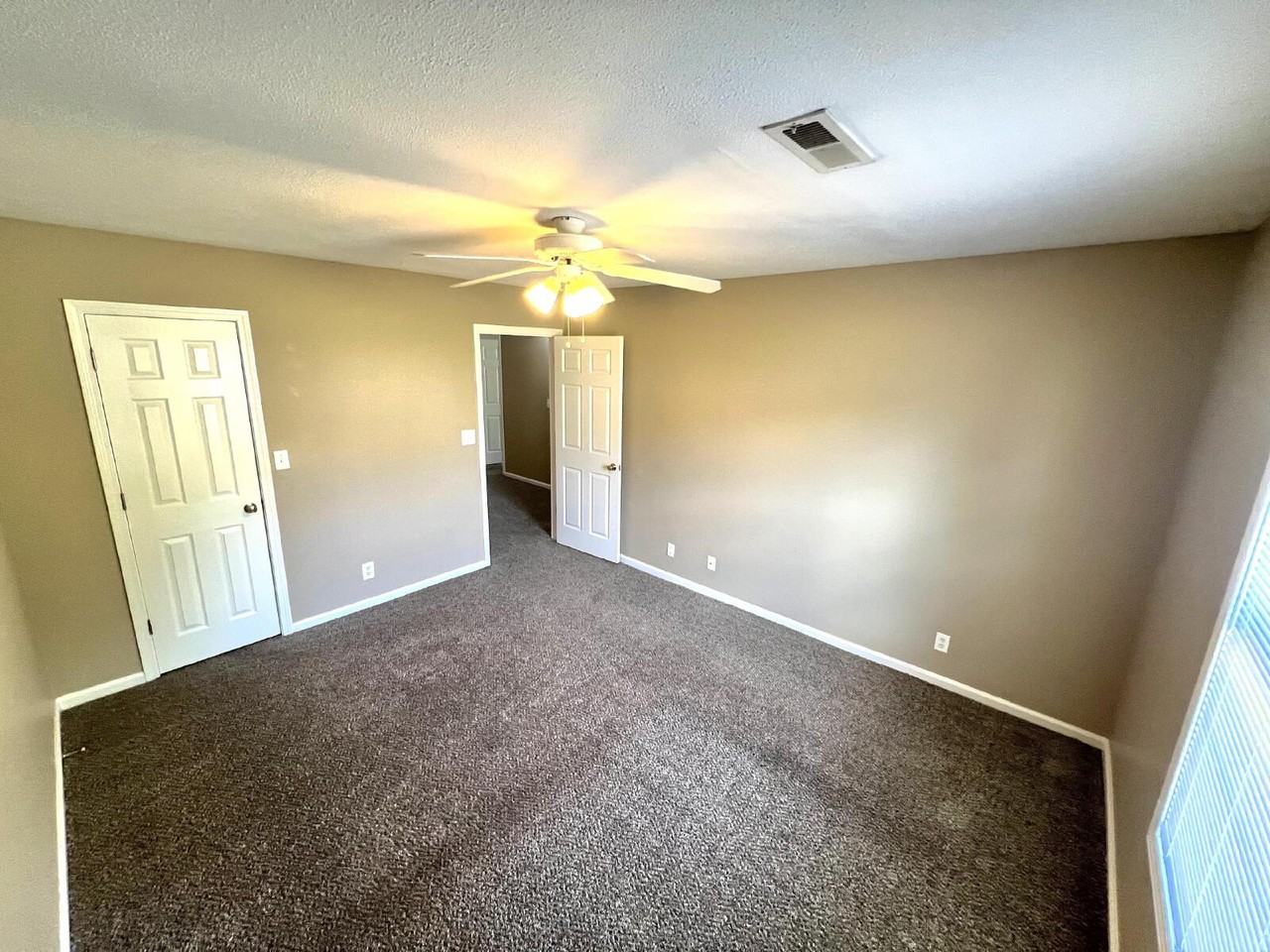 260 Executive Ave Apt A - Photo 5 of 8