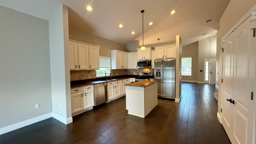 1894 Valley Forge Dr - Photo 3 of 23