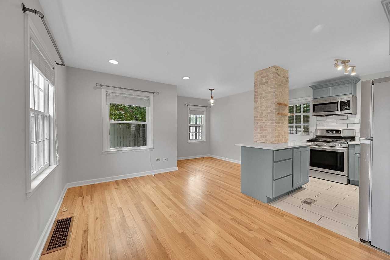 3105 N Fillmore St - Photo 4 of 42