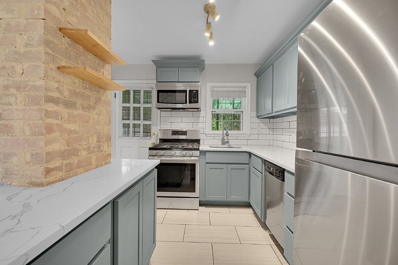 3105 N Fillmore St - Photo 5 of 42