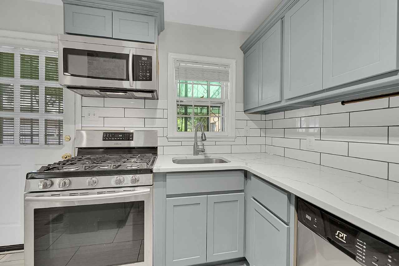 3105 N Fillmore St - Photo 6 of 42