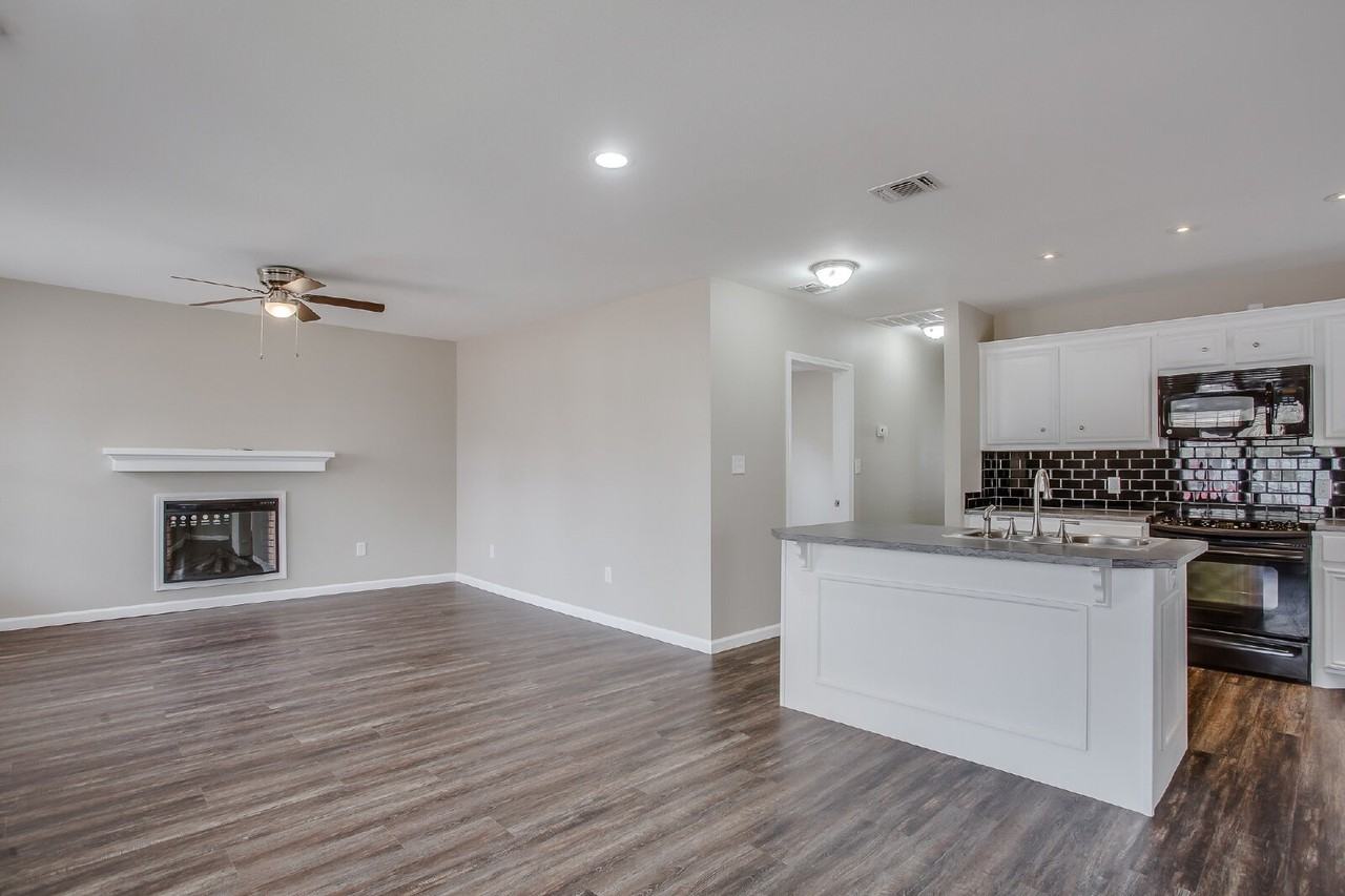 1909 16th St - Photo 3 of 13
