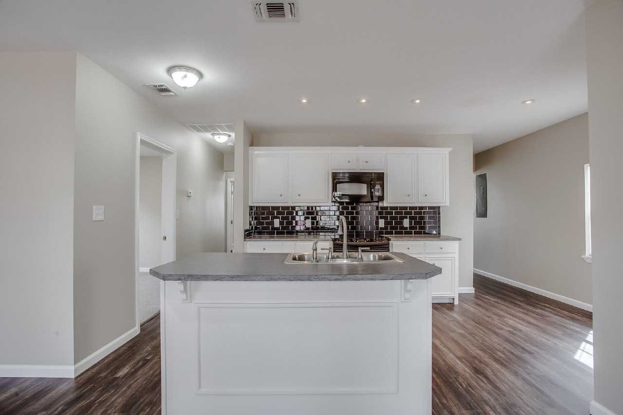 1909 16th St - Photo 5 of 13