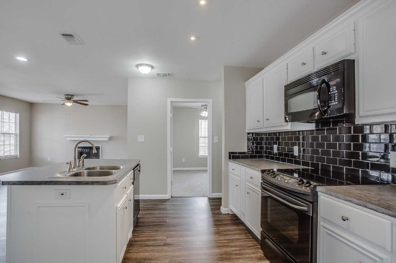 1909 16th St - Photo 6 of 13
