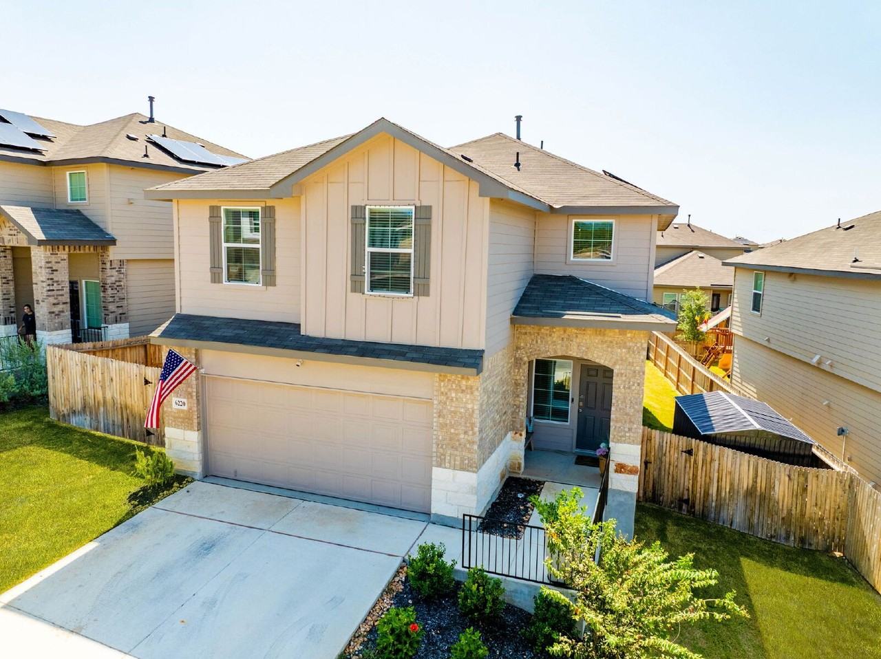 6220 Sunhigh Dr - Photo 4 of 42