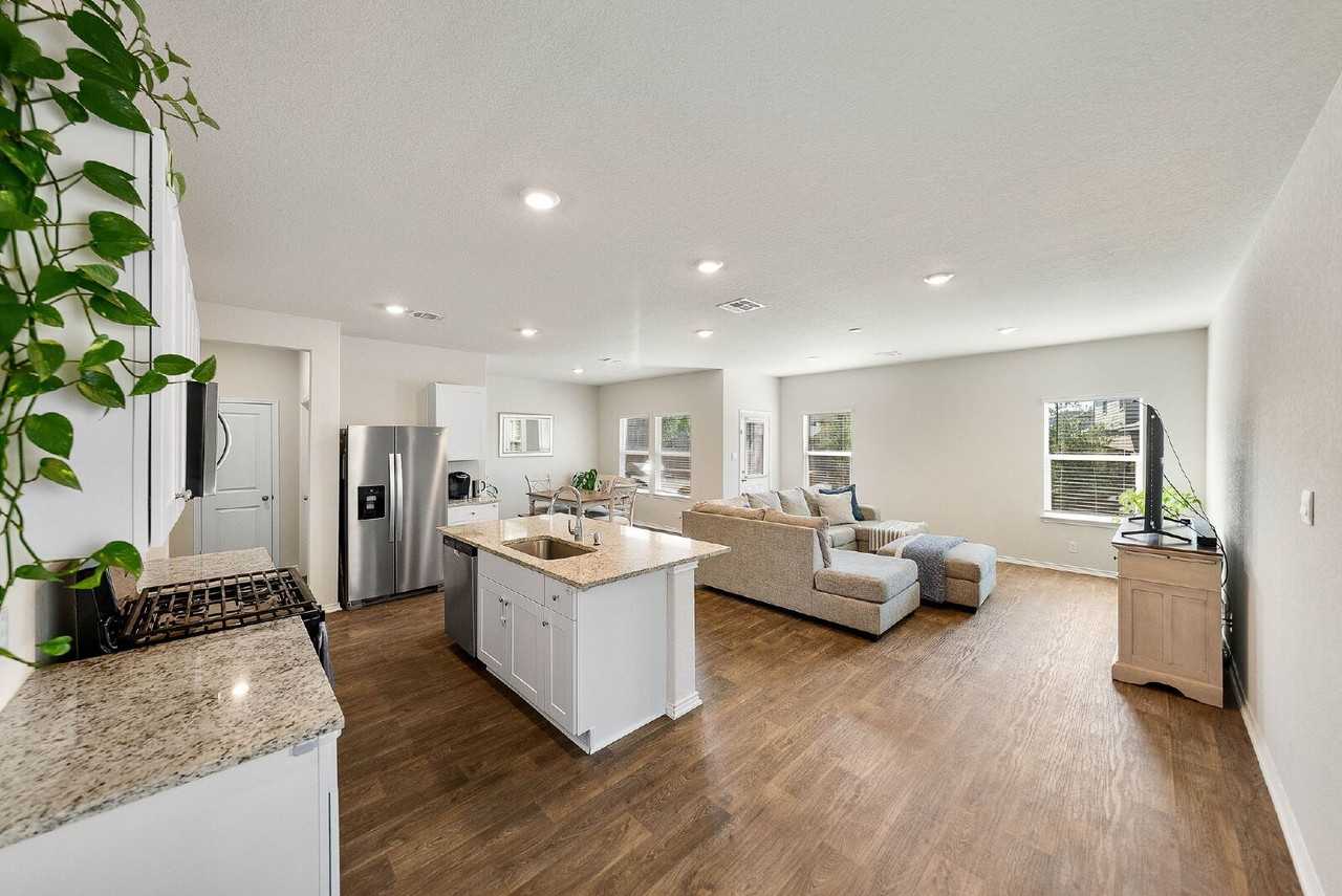 6220 Sunhigh Dr - Photo 6 of 42