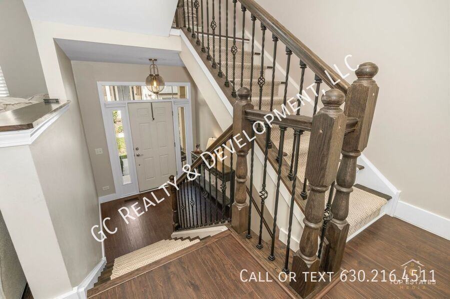 927 Indigo Ct - Photo 2 of 40