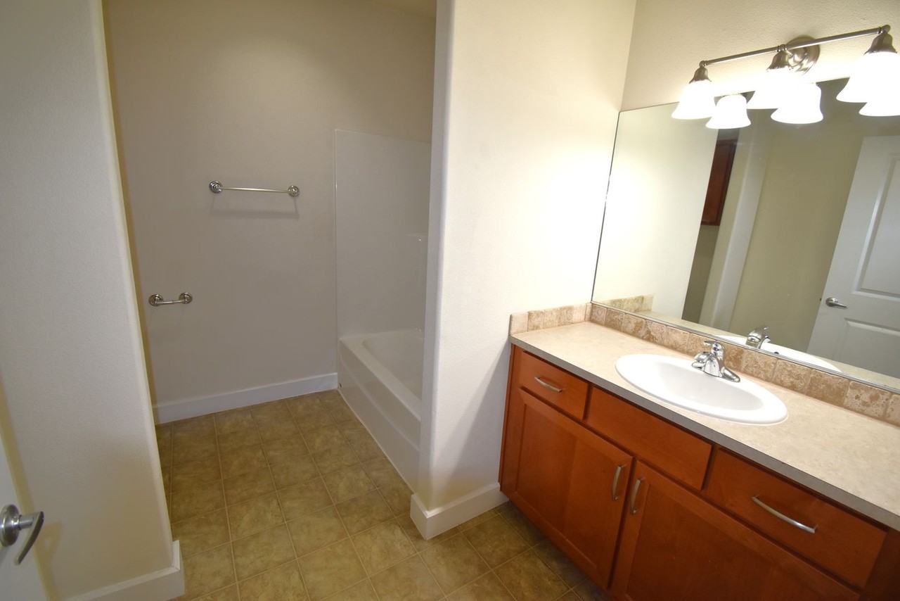 100 Weldwood Dr - Photo 4 of 18