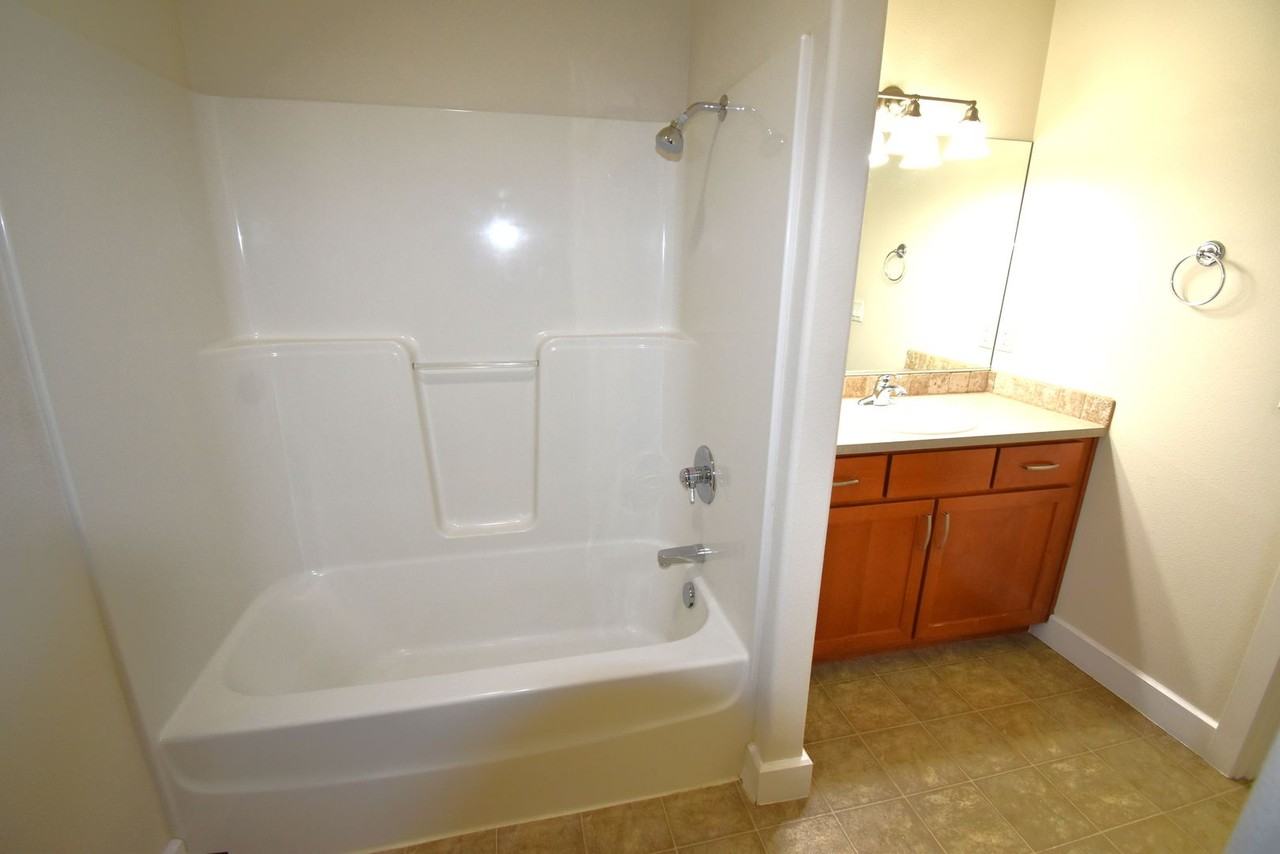 100 Weldwood Dr - Photo 5 of 18