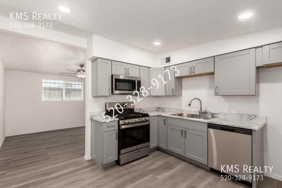 256 N Melwood Ave #256 - Photo 2 of 19