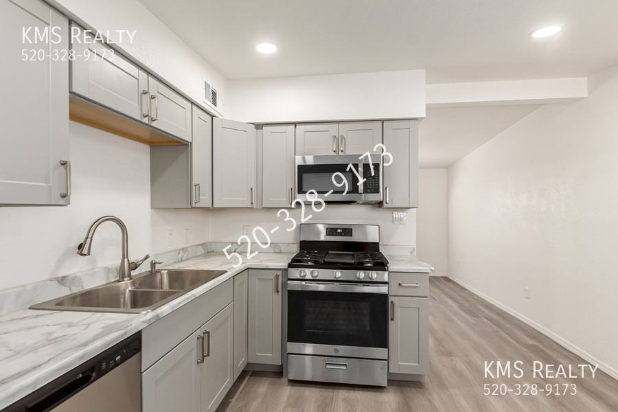 256 N Melwood Ave #256 - Photo 3 of 19